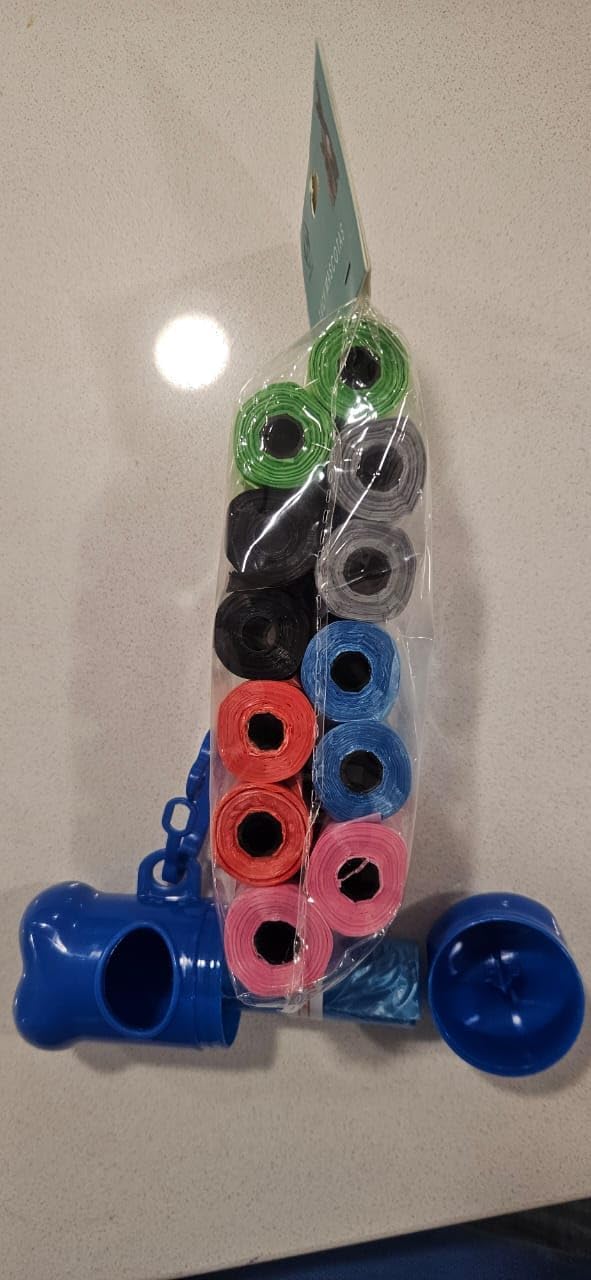 Pack de 24 Rollos de Bolsas para Heces de Perro + 2 Dispensadores en Forma de Hueso con Ganchos – Incluye 2 Bolsas Adicionales – Resistentes, Colores Surtidos y Fáciles de Usar